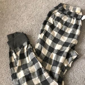 gray and white plaid pajama pants